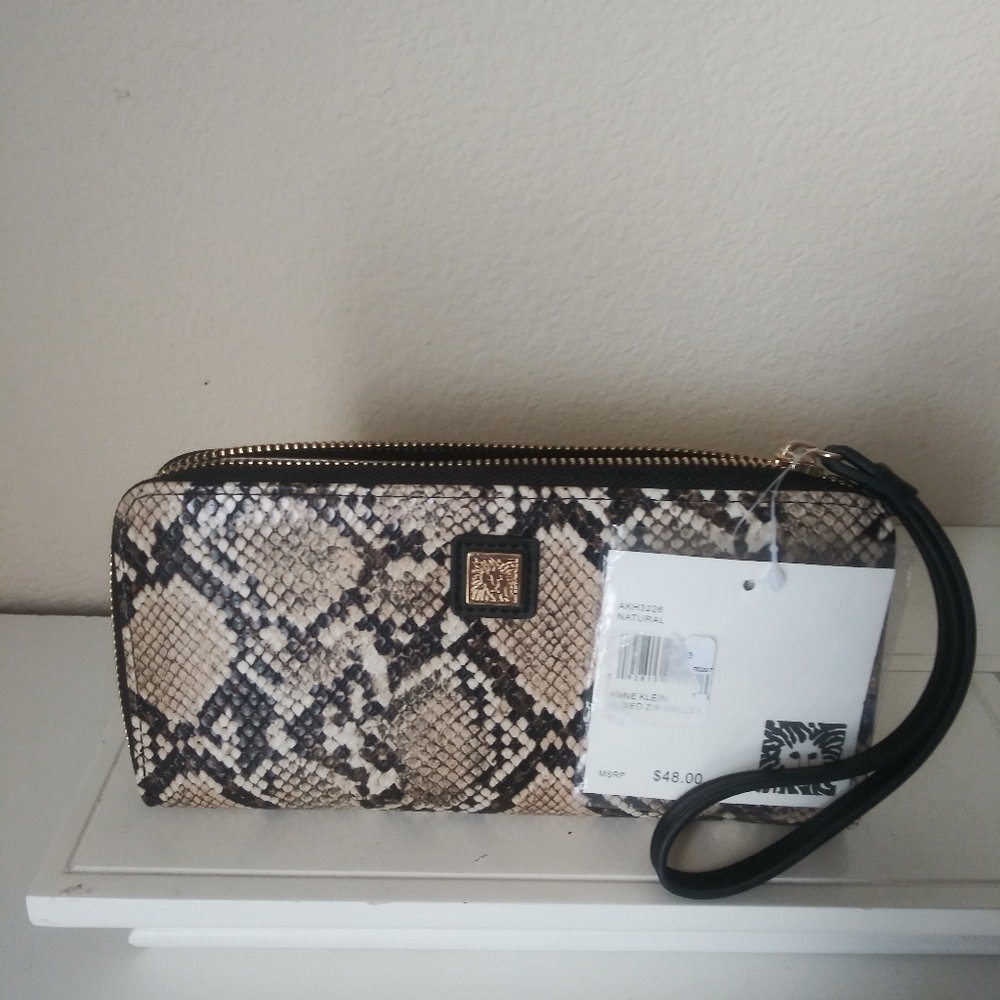 🌼Anne Klein Animal Print Zip Wallet